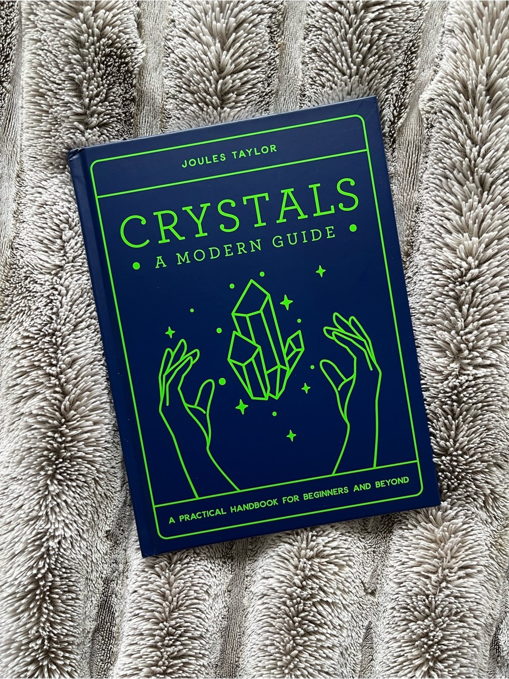 CRYSTALS A Modern Guide - Joules Taylor